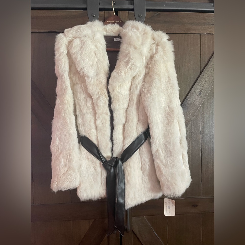 Elegant Vintage White Rabbit Fur Coat with Belt
